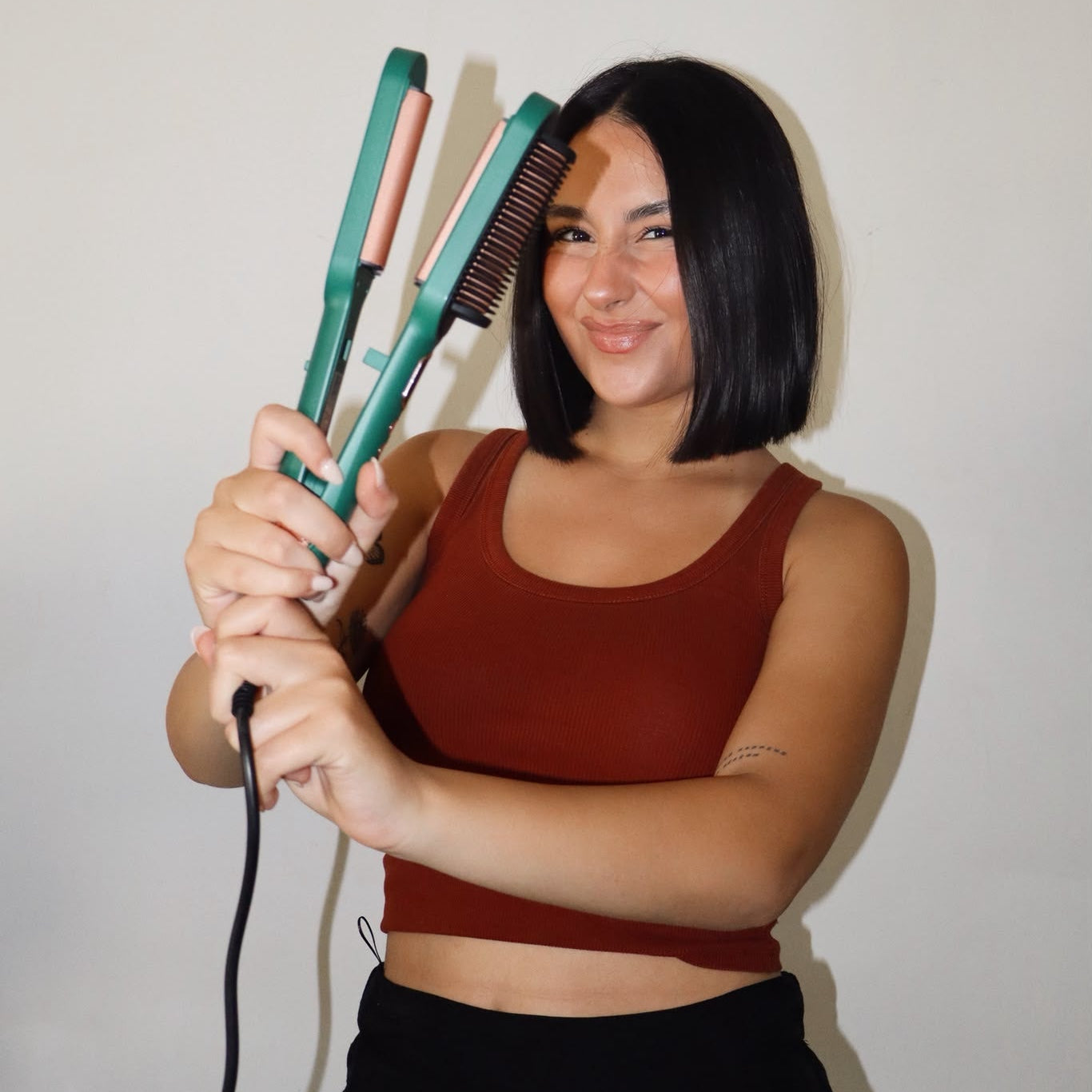 Cepillo plancha y ondulador 2 en 1 WavyLuxe