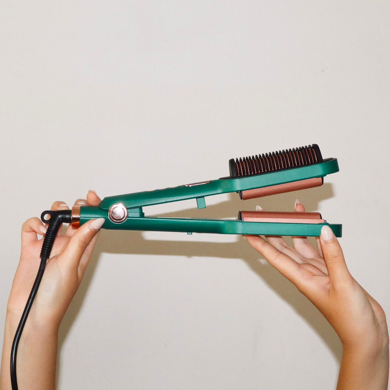 Cepillo plancha y ondulador 2 en 1 WavyLuxe