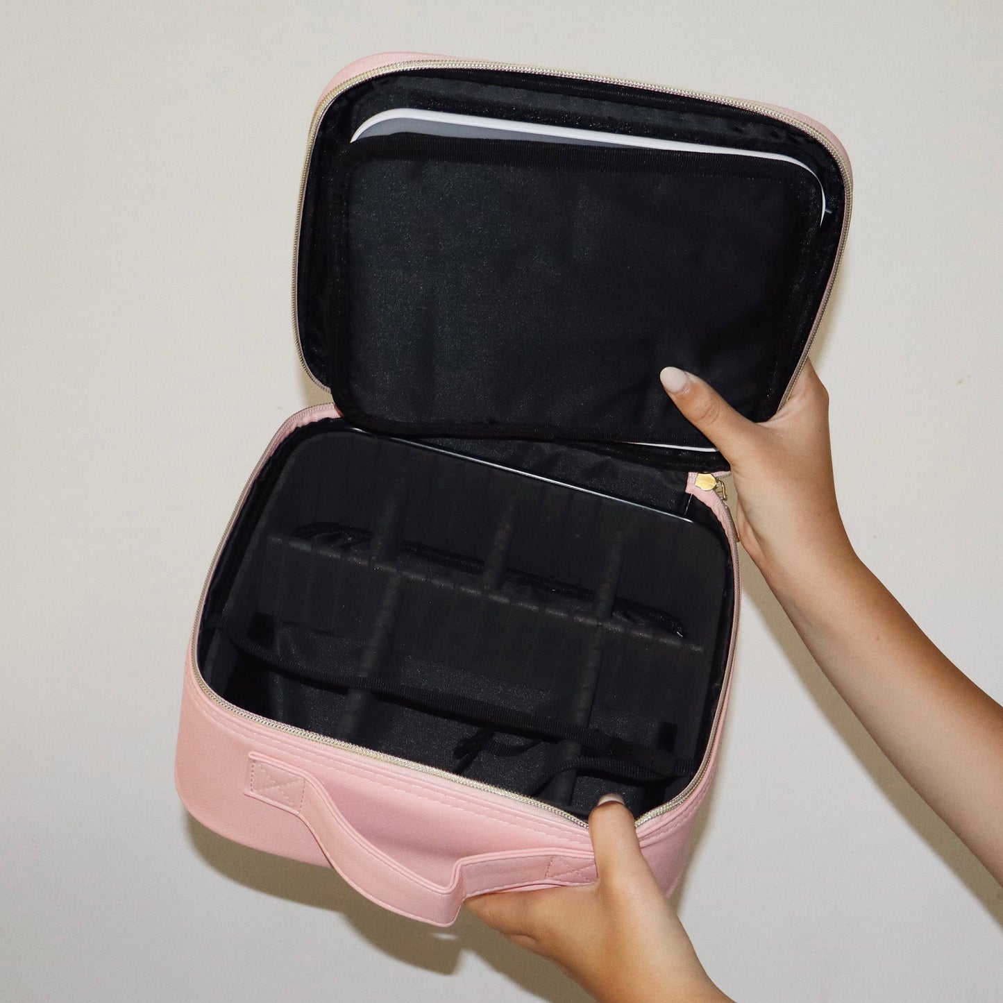 Organizador de maquillaje portátil con espejo LED WavyLuxe