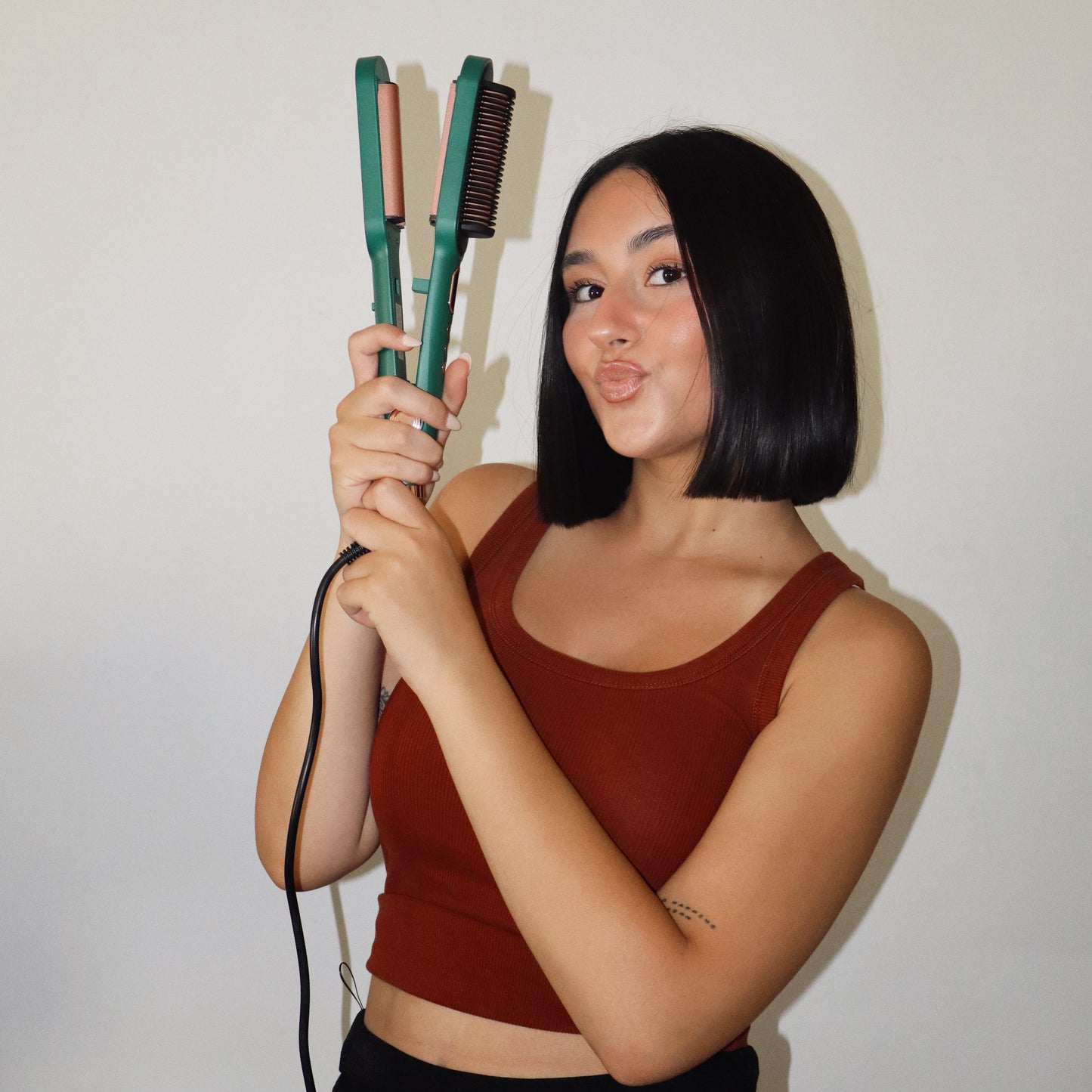 Cepillo plancha y ondulador 2 en 1 WavyLuxe