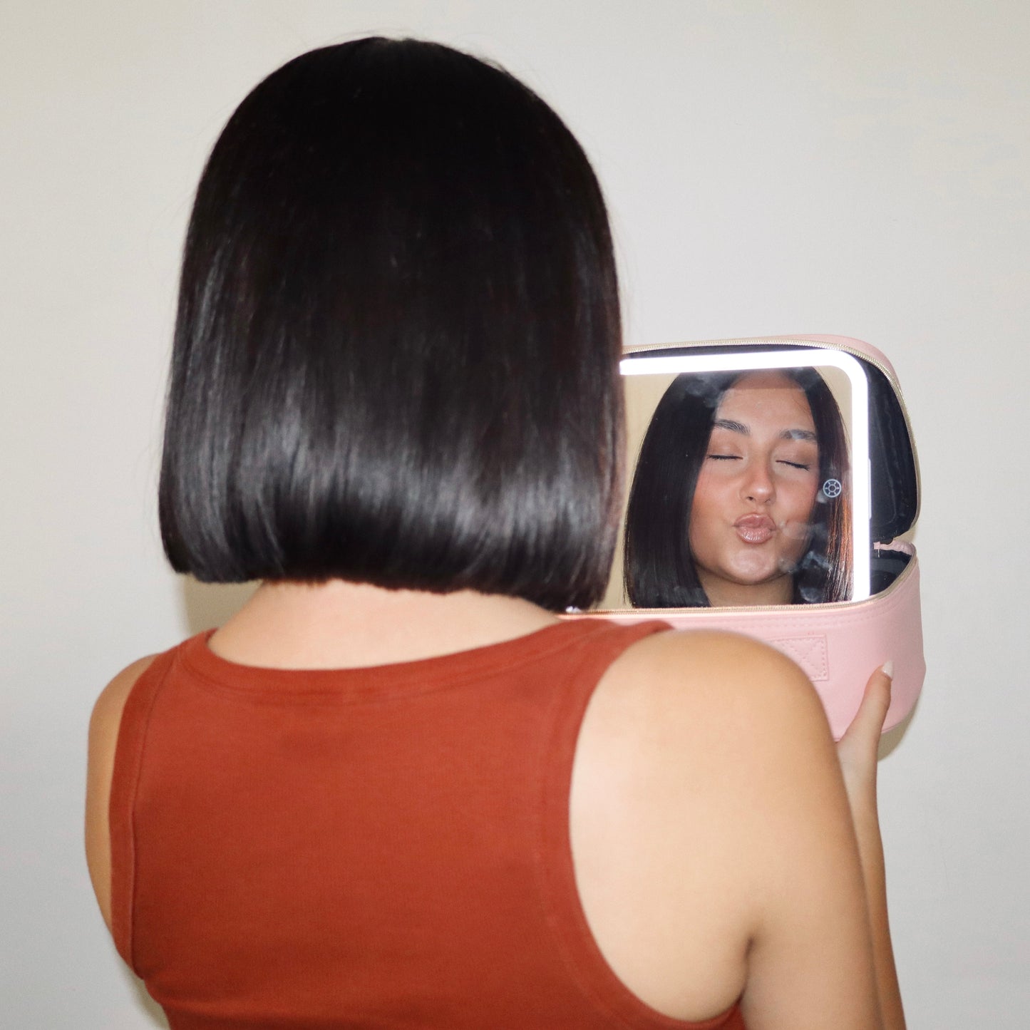 Organizador de maquillaje portátil con espejo LED WavyLuxe